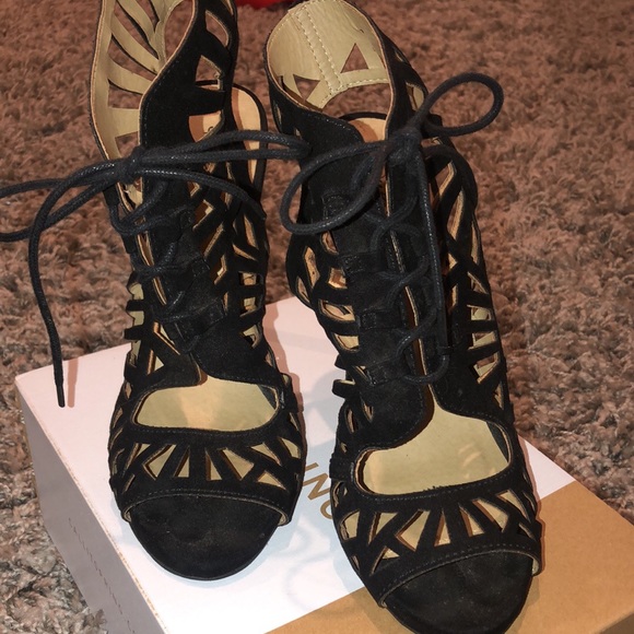 Heels - Picture 2 of 3